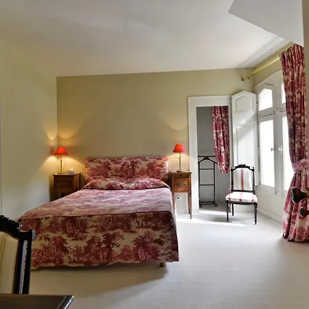 Chateau Maucaillou Bed & Breakfast 3*