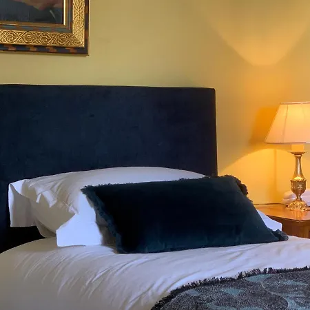 Chateau Maucaillou Bed & Breakfast *
