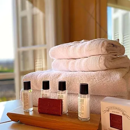 Chateau Maucaillou Bed & Breakfast