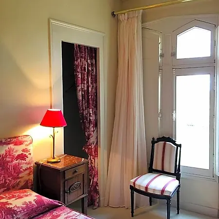 Bed & Breakfast Chateau Maucaillou 3*