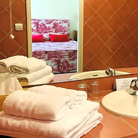 Chateau Maucaillou Bed & Breakfast