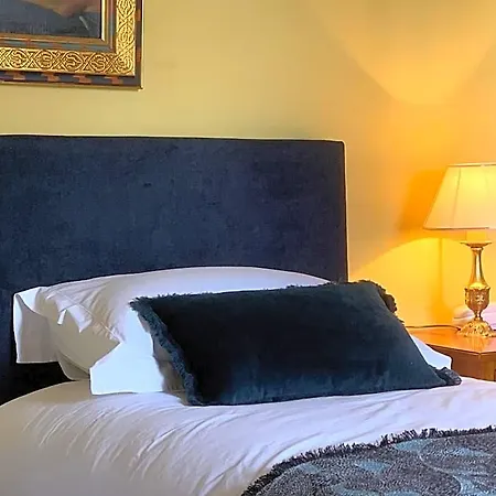 Chateau Maucaillou Bed & Breakfast